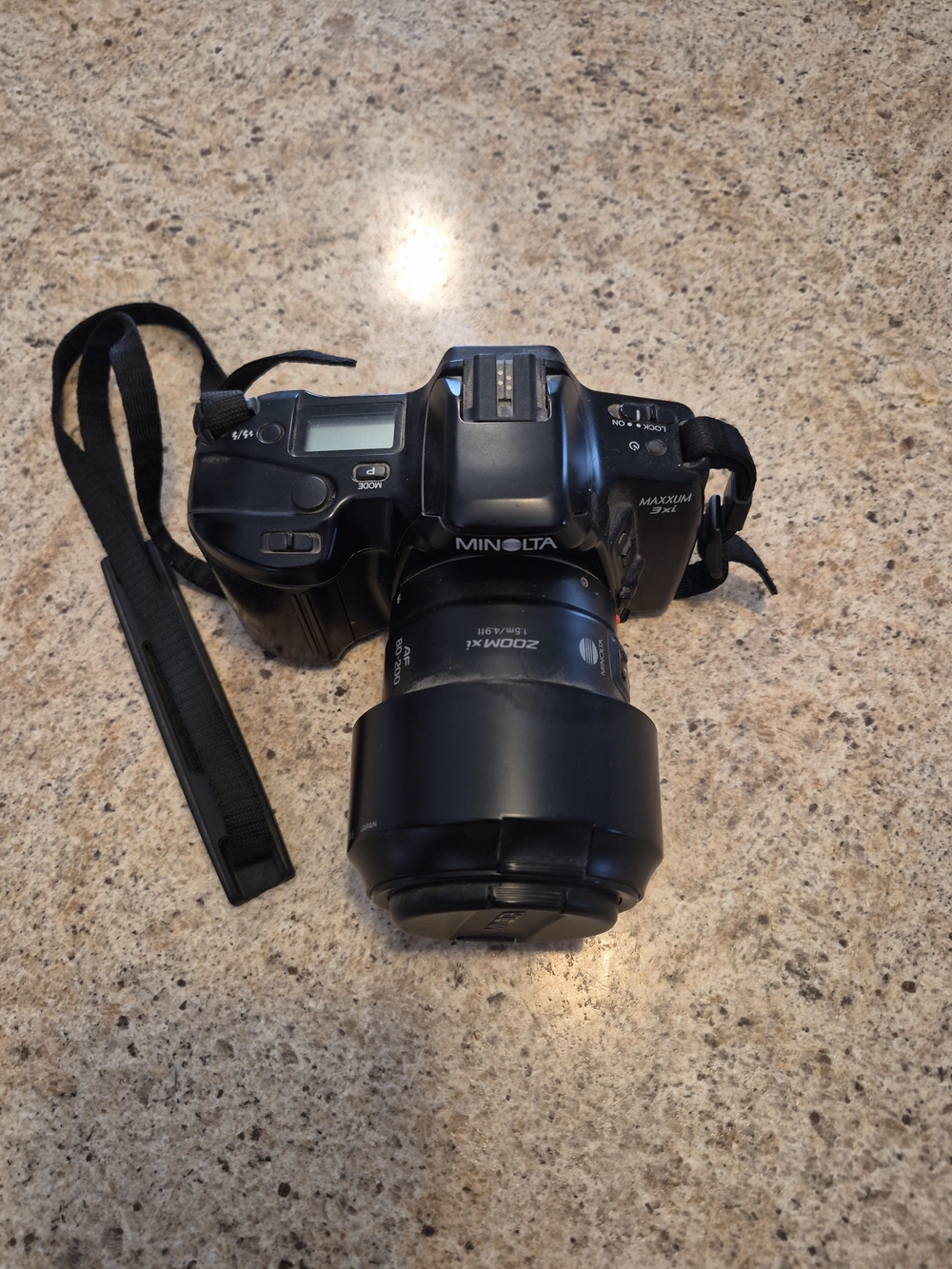 Minolta Maxxum 3Xi Digital Camera Kit in Black with Zoom Lens